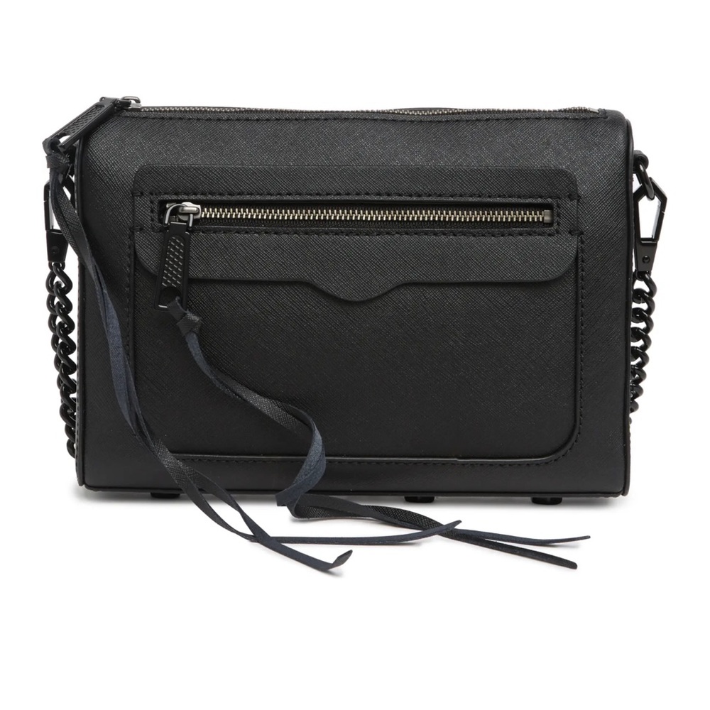 Whispy, signature tassels style this classic crossbody bag.